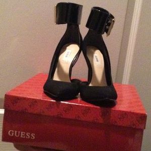 Gorgeous Guess Black Heels